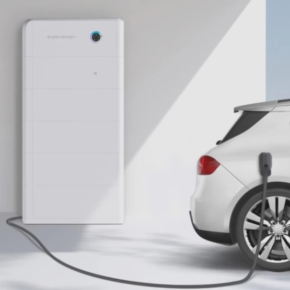 Sigenergy SigenStor EVDC lader terwijl een elektrische auto wordt opgeladen